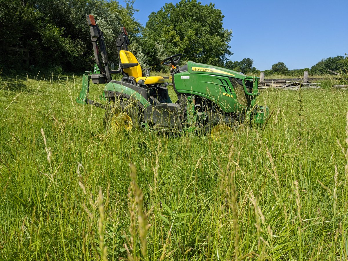 BradPeel3's tweet photo. Pretty impressed with my 1025R.
24" tall grass 2 passes.
#barebackmafia
#NOTAndyclean
@sloanimplement
#mow2020 https://t.co/Spk7hErH0B
