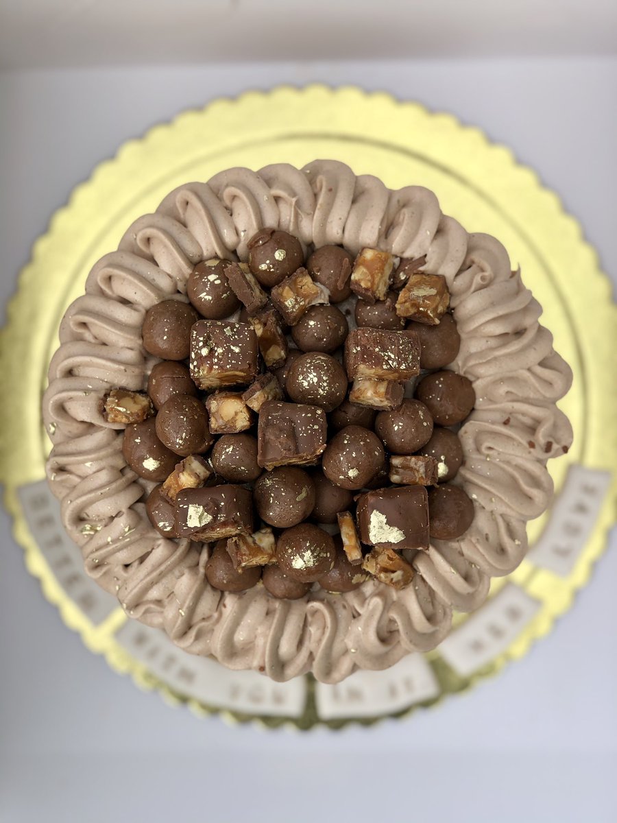 zisvngs's tweet photo. The favorite for May ❤️
What’s it gonna be for June? 🤔
#zisungs #accrabaker #birthdaycake #maltesers #snickers #ediblegolddust #betterwithyouinit https://t.co/5viuhwsMKj