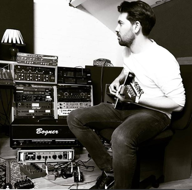 BBCIntroSouth's tweet photo. 📻🚨 Hear 3 emerging @bbcintroducing acts from our manor tonight 8-9pm on #StereoUnderground with @RichardLatto 

🎸 Burgess Hill's @Kingpinsuk 
🔥 Brighton's ĠENN
🎧 Farnborough's @Attendant_

Listen on @BBCSussex @BBCSurrey @BBCSounds https://t.co/8cW4nwqAER