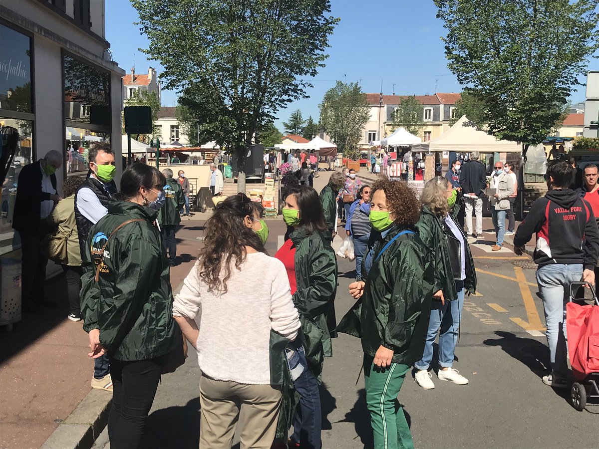 RVesinet's tweet photo. Ravis d’avoir échangé avec les Vésigondins au centre-ville aujourd’hui. Un grand intérêt pour notre programme et une vraie envie de changement ! #Municipales2020 #jevotele28juin #LeVesinet https://t.co/F3czO5f6rm