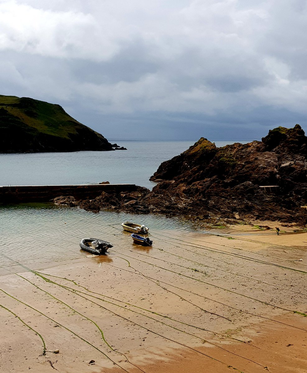 Plymstocker's tweet photo. best social distancing restaurant ever #HopecoveDevon https://t.co/CyNUYvdO8G