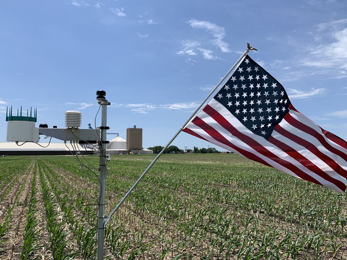 METOSUSA's tweet image. Couldn’t resist one more photo shoot while passing by @WinFieldUnited Answer Plot HQ in Vincent, IA to upgrade a sensor.