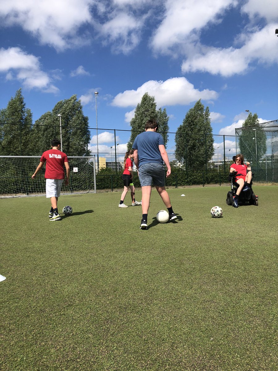 Only Friends Utrecht tweet media