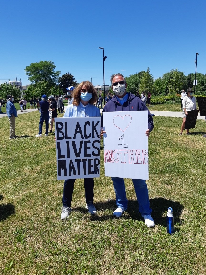 GraceWaterdown's tweet photo. Preparing to participate in the Waterdown Solidarity March because BLACK LIVES MATTER #BlackLivesMatter #waterdown #HamOnt #niagaraanglican https://t.co/kB74k82WHH