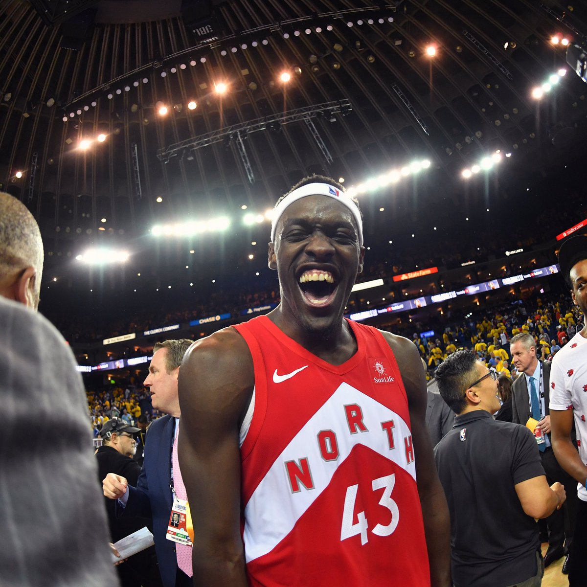 Raptors's tweet photo. A night 24 seasons in the making. #WeTheNorth https://t.co/CrDxA8Lg6O