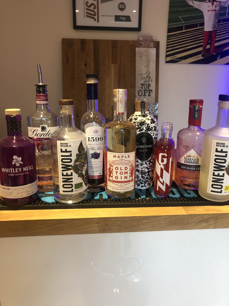 beerleader2's tweet photo. Which one to start with...@BrewDogDistilCo @LoneWolfGin @nginious @DrAdamsHoB WhitleyNeill, WarnerEdwards @GordonsGinUK GenerousGin #WorldGinDay 🍸in the MadBush Bar 🍸 https://t.co/vG1EyNZRCN