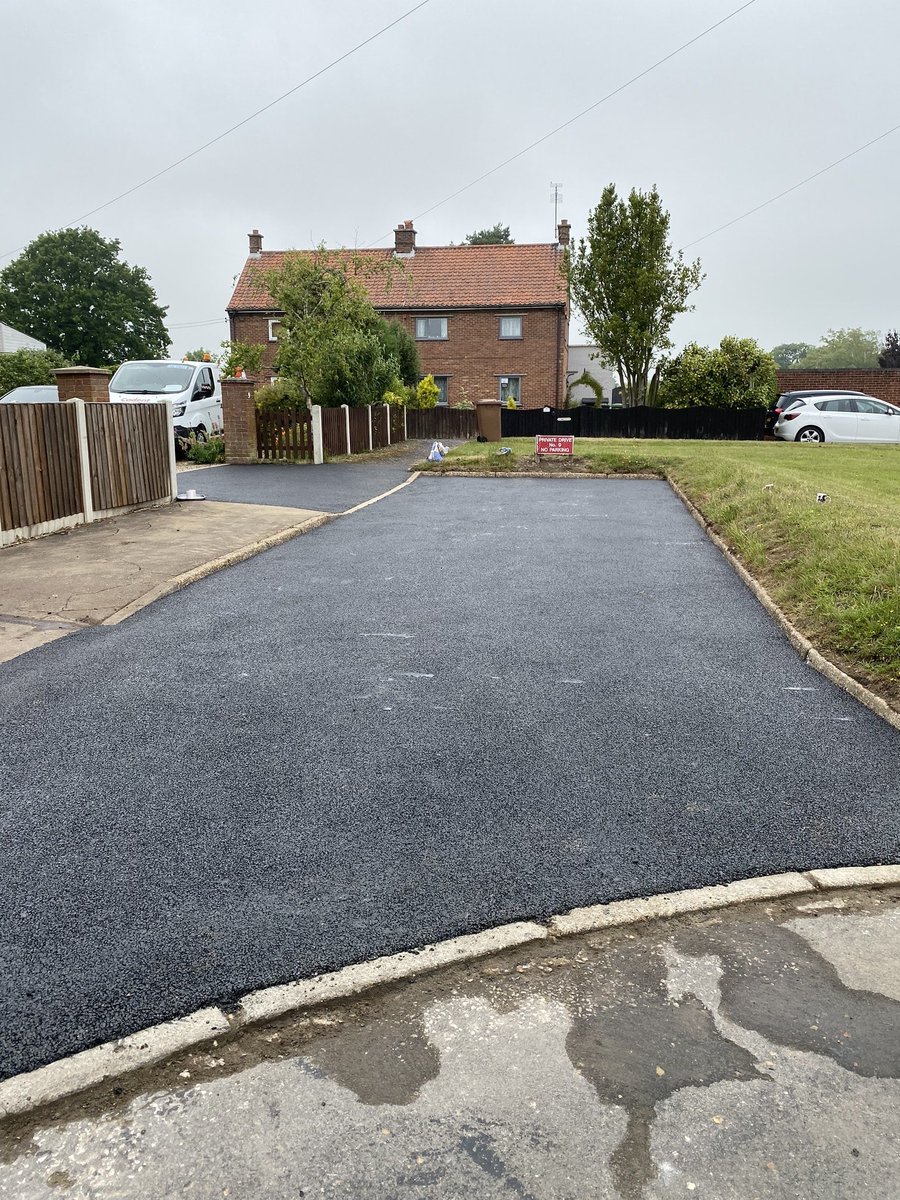 AsphaltNorfolk's tweet photo. New Tarmac entrance installed for a happy customer in North Norfolk! https://t.co/7LCBMs3Lyu