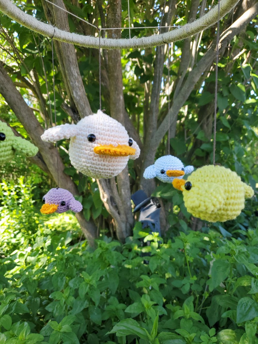 Got some better pictures! Made a baby mobile with little birdies! 😊🐥 #crochetdesign #crocheter #crochet #amigurimi #amigurumibirds #babycrochet #babymobile #babynurseryideas #rustic #nursery #nurserydecor