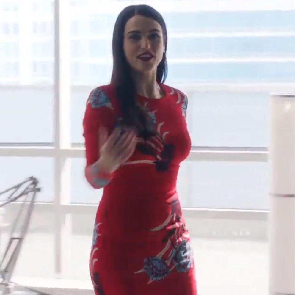 lena luthor red dress Merlin serie