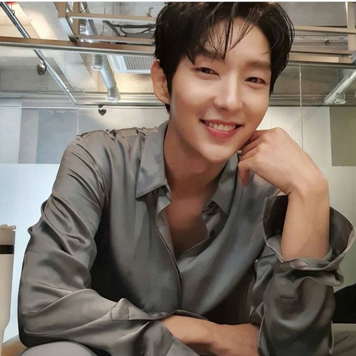 Ebruli1234567's tweet photo. To my one and only oppa JG.. goodnight.. hope your day was as pogi as you are.mmm 😍😍 I love you past the moon and beyond all the stars 😊 #LeeJoonGi #floverofevil @JGshock @mracanis @Esmer08837560 @ljg_lover_ @loveloveLJG @0DJcFqUGXKCXy6V @0715_akiko @tomatosan10 @tsukichan417 https://t.co/uXYTPU8DV7