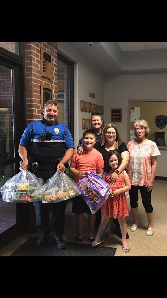 WPDTX's tweet photo. We’ve been blessed with another act of kindness! Thanks so very much to Angela Trentham & her awesome kiddos & Vicki Anderson for surprising us with a fantastic lunch today! You guys are amazing! ❤️
#StrongCommunity #TrueTexas #WeatherfordPD https://t.co/VGW6Wq17jI