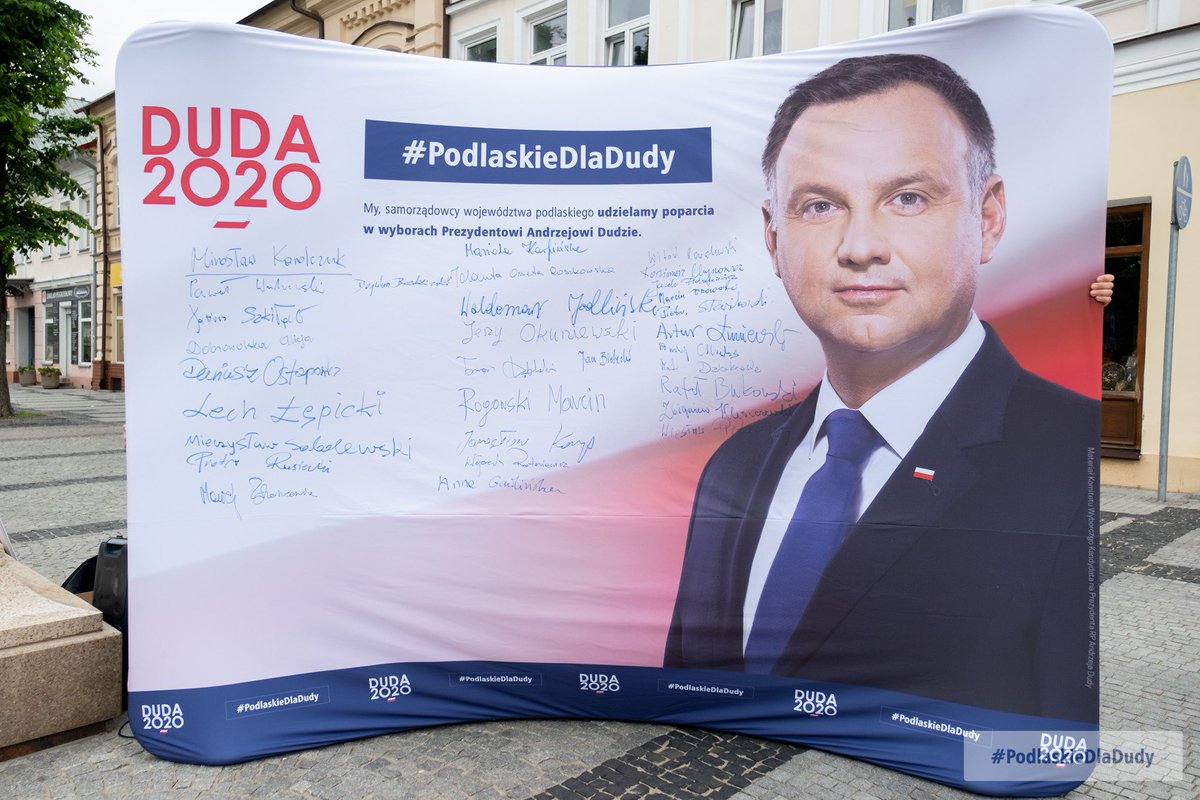 artur_kosicki's tweet photo. Podczas trzeciego spotkania #PodlaskieDlaDudy poparcie dla Prezydenta @AndrzejDuda zadeklarowali samorządowcy z powiatu suwalskiego. W sumie deklarację podpisało już 50 reprezentantów mieszkańców z 3 powiatów! #DUDA2020 #ŁączyNasPolska @AndrzejDuda2020 https://t.co/eEFqK7LiPi