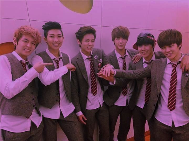 zo_zo_7's tweet photo. @BTS_twt bts We love you so much💜. We are sorry for what happened with you previously😔🥺. I hope we can stay together forever🙏😭.You are my life and the secret of my happiness
I LOVE YOU😭💜💜 #bts #BTS7thAnniversary #일곱의_겨울과_봄_뒤에_7주년 #BTS_7th_Happy #ARMY #7ToEternityWithBTS https://t.co/a0A6F09KUH