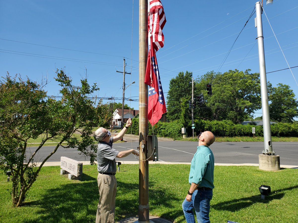 el_newstimes's tweet photo. Capitol flags donated to Barton Library | https://t.co/CkwDminpe2 #ElDorado #FlagDay #UCPLS #BartonLibrary #Arkansas #US #UnionCounty https://t.co/FBvgZ1ROmF