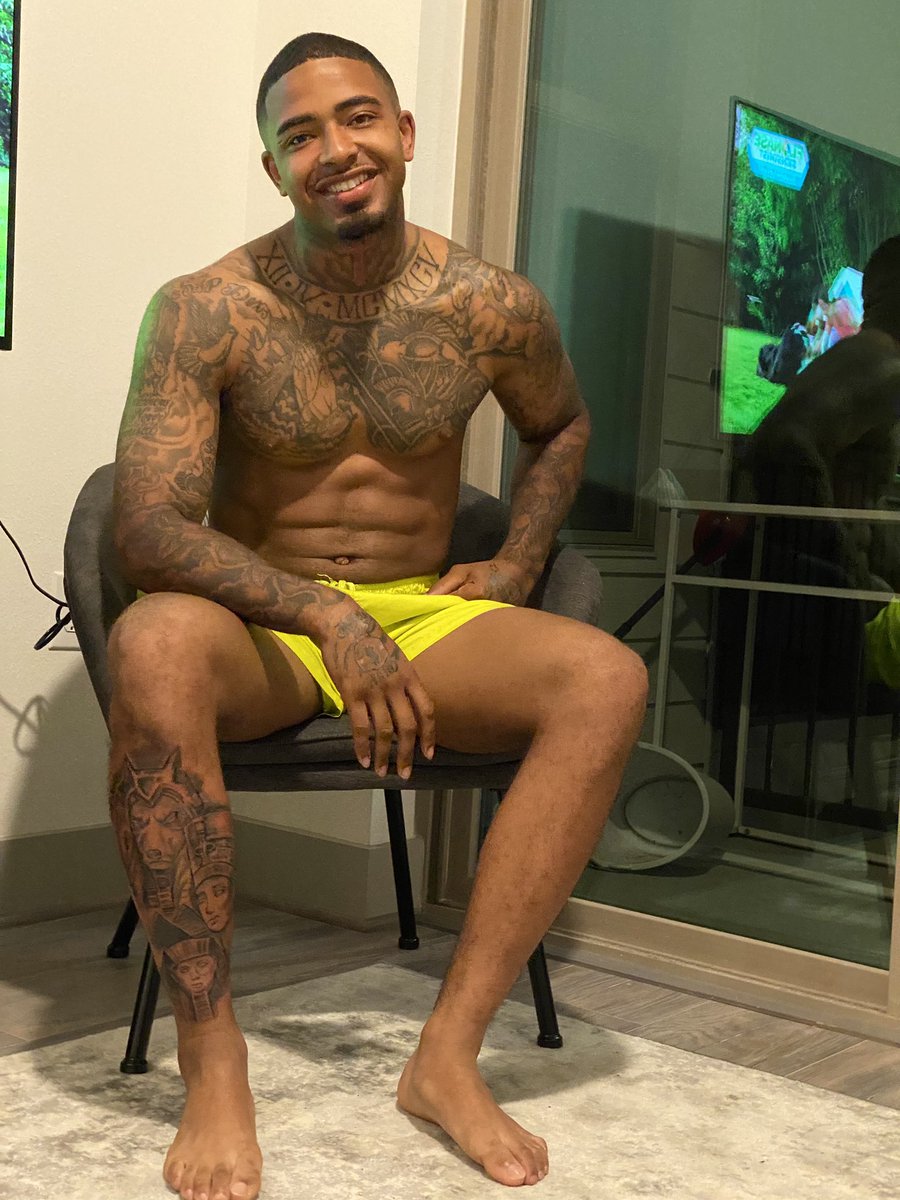 hightower244's tweet photo. Ink my whole body https://t.co/bhZUA4VG7m