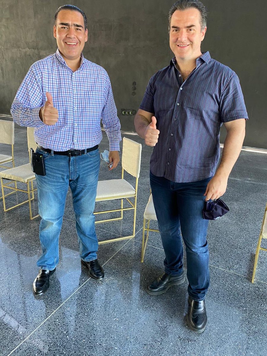 AdrianDeLaGarza's tweet photo. Le deseo mucho éxito a mi amigo Heriberto Treviño @heriberto_tc, estoy seguro de que con su capacidad y dedicación hará un gran trabajo en su próximo proyecto profesional. https://t.co/uoHVCHDuKt