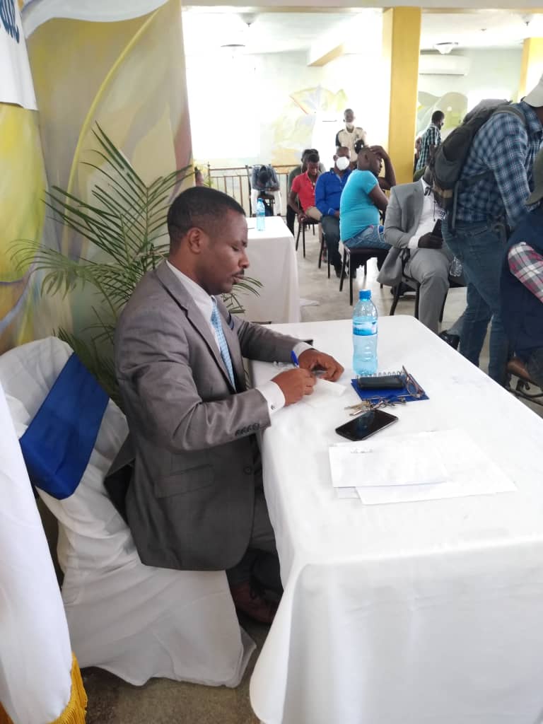 SPNH17's tweet photo. Le Syndicat de la Police Nationale d'Haïti ( SPNH-17) a organisé ce vendredi 12 Juin 2020, à l'occasion de la 25 ième année d'existence de la PNH une journée de réflexion autour du thème "25 années après, la PNH face aux défis de la modernité". https://t.co/GWfrCF8g8c