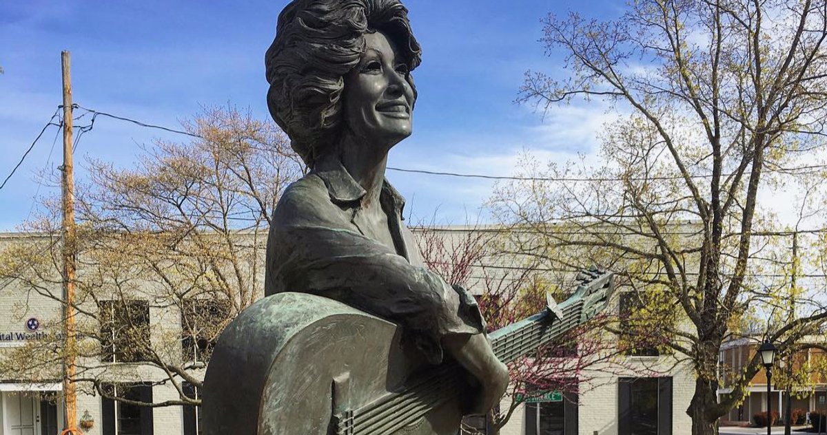 A petition has been launched to replace a KKK leader's statue in the Tennessee capitol with one of @DollyParton: cos.lv/DuZP30qPA5F