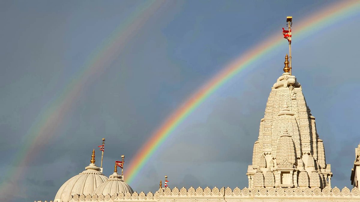 NeasdenTemple's tweet image. On the eve of the 50th anniversary of our first temple, in Islington, #NeasdenTemple has been blessed with a double rainbow. 🌈