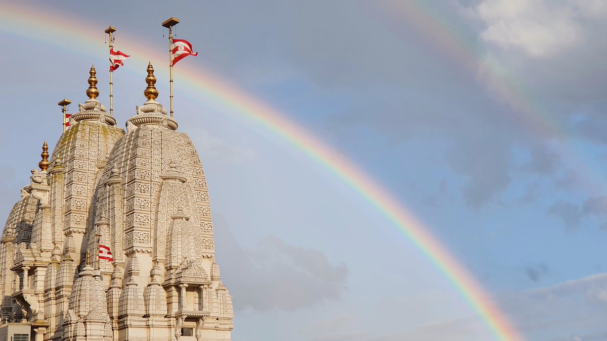 NeasdenTemple's tweet image. On the eve of the 50th anniversary of our first temple, in Islington, #NeasdenTemple has been blessed with a double rainbow. 🌈