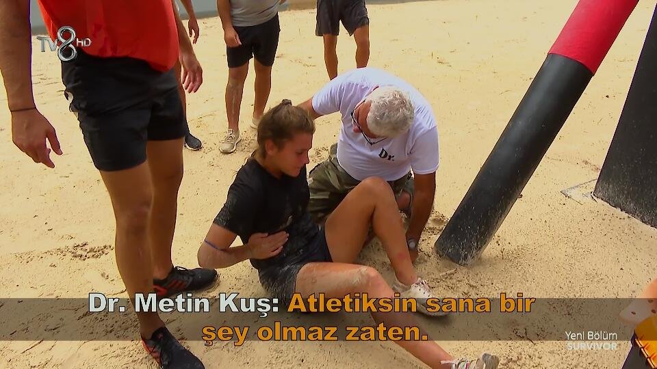 beklenenkral's tweet photo. Çok kötü düştü bizim kız. Ama çabuk toparladı, maşallah Nisamıza. :) #Survivor2020 https://t.co/Y49trWPiTm