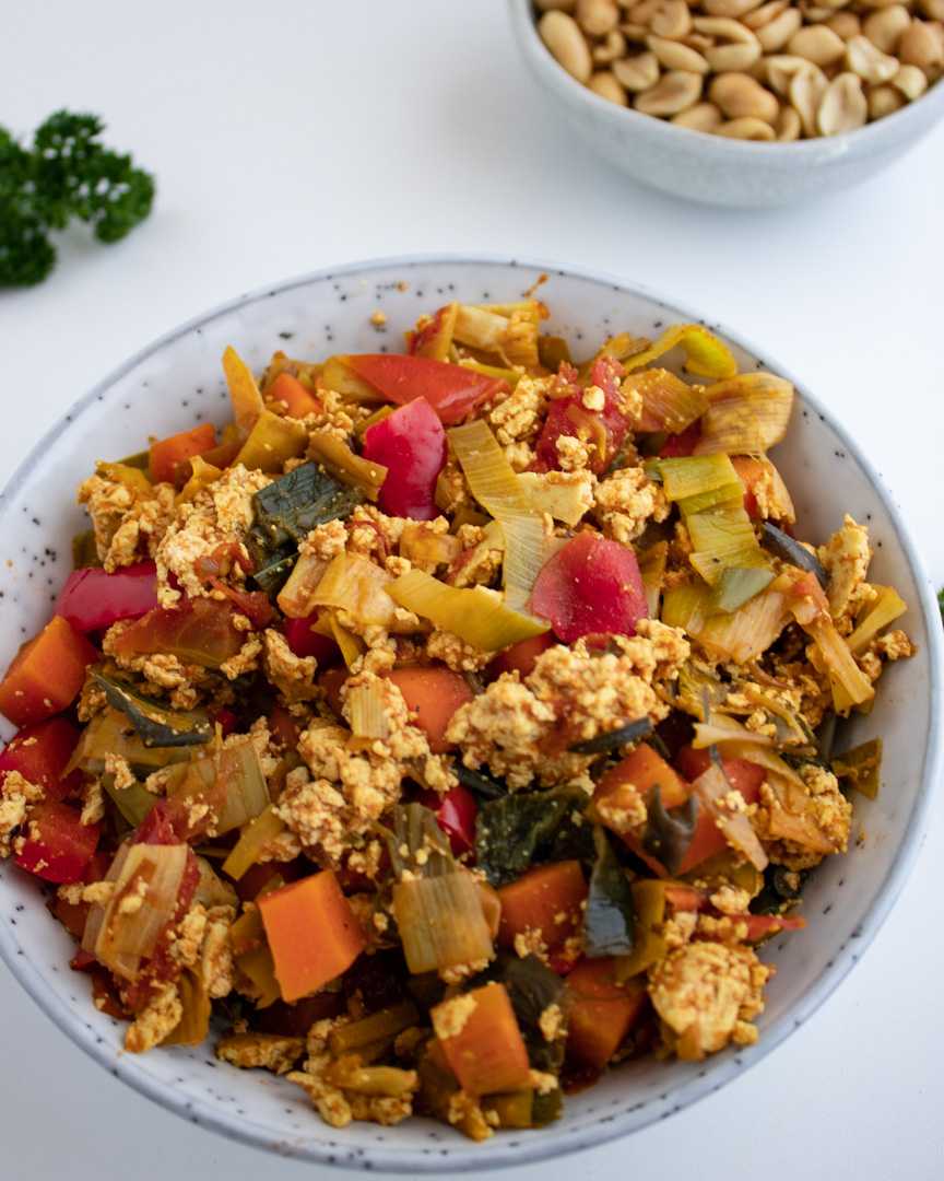 nutsandpumpkin's tweet photo. One more easy and simple recipe! Easy Curry Tofu Scramble! Loaded with veggies, protein and flavour https://t.co/b3hybv3RZA https://t.co/M7T0nSU2xC