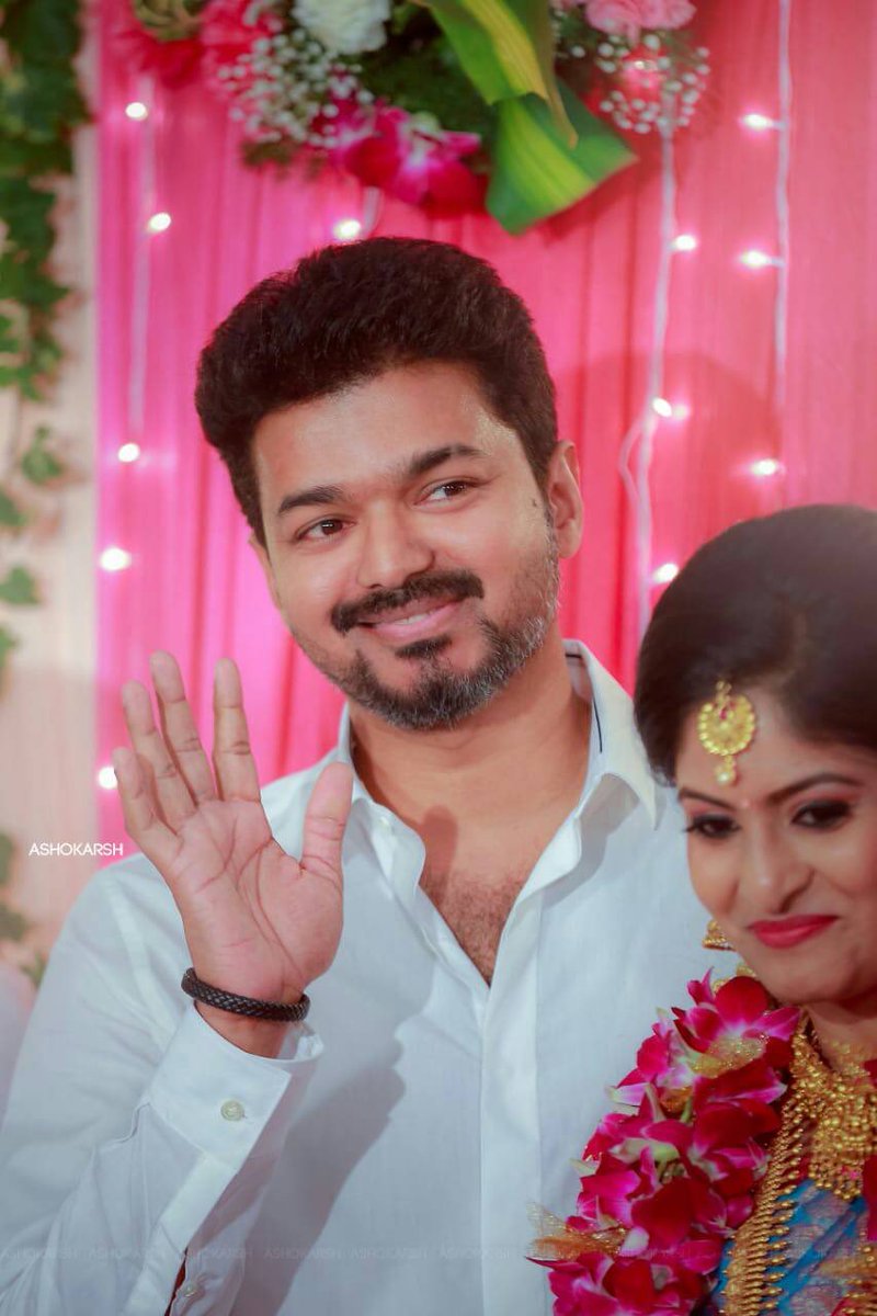 Harish_1397's tweet image. The reason he has this much of fan base is not only because of his on - screen presence. He treats his fans like one of the members of his family! Proud to be your fan Thalaivaa ❤️🙏🏻.

#Master | @actorvijay
#THALAPATHYBdayFestCDP