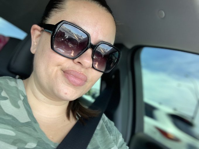 Just a little photo shoot while I&rsquo;m driving 😂😂😂 https://t.co/dbbMSp79ES