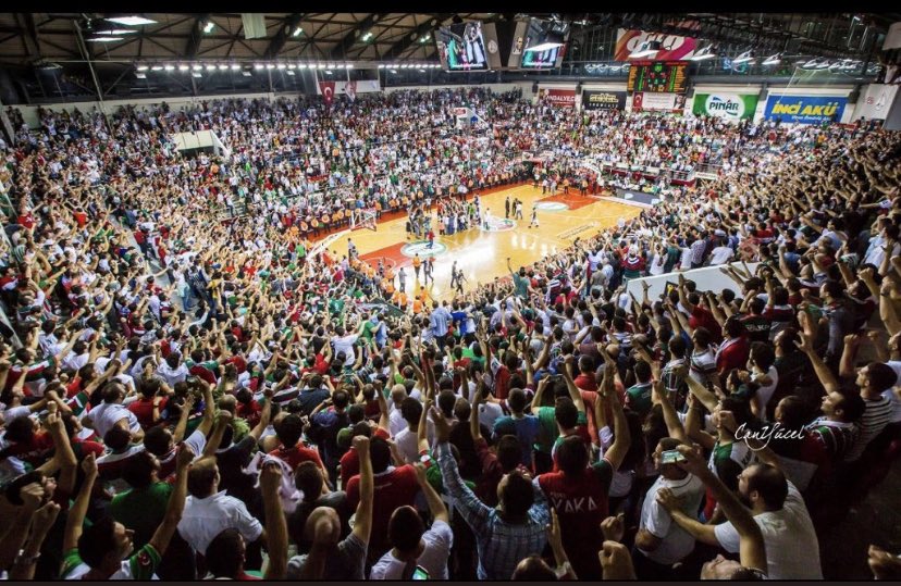 Final4 aşkıyla herkes ayağa..! 💚♥️ #final4toizmir <a href="/FIBAEuropeCup/">FIBA Europe Cup</a> <a href="/FIBA/">FIBA Basketball</a>