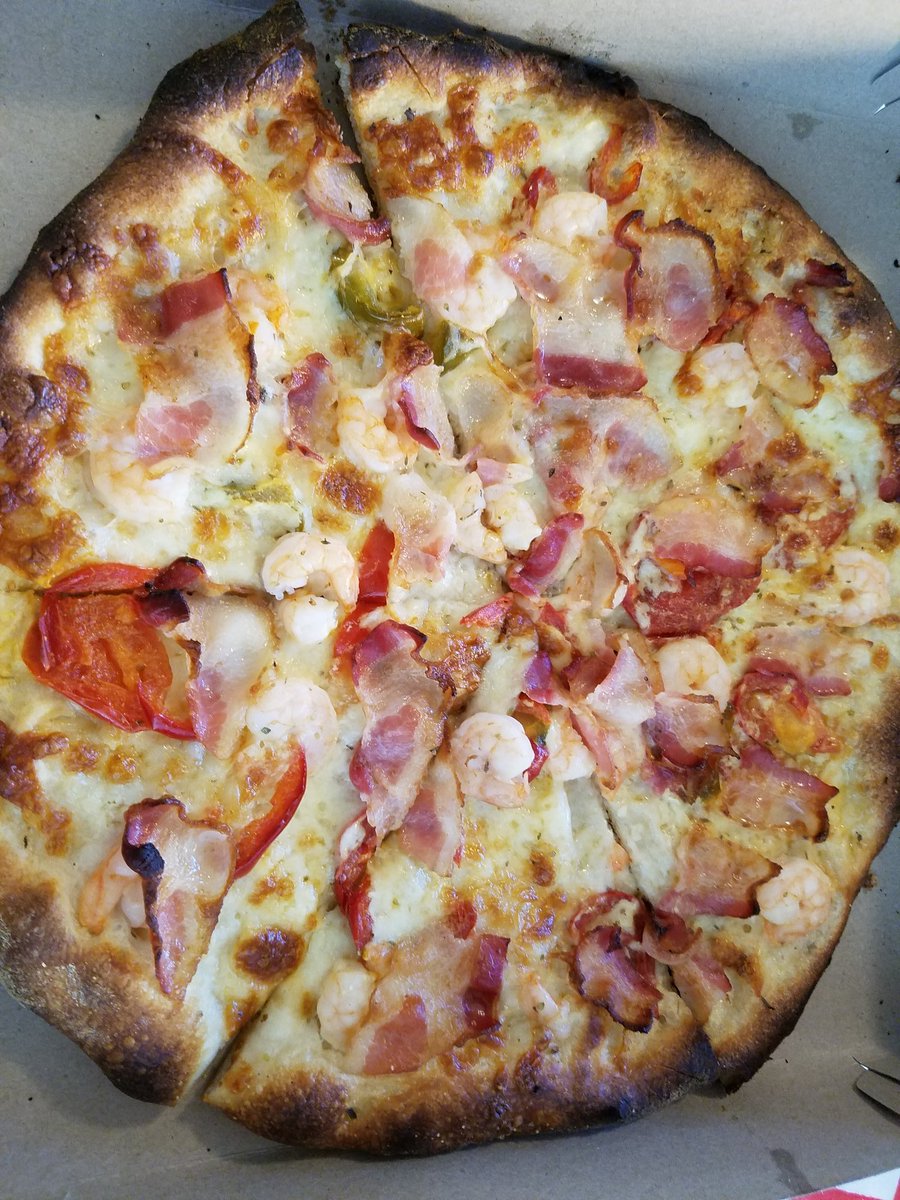 PlanningAutumn's tweet photo. I went with Zuppardis for my birthday pizza.

#newhaven #newhavenpizza #abeetz https://t.co/BFN9g2moXs