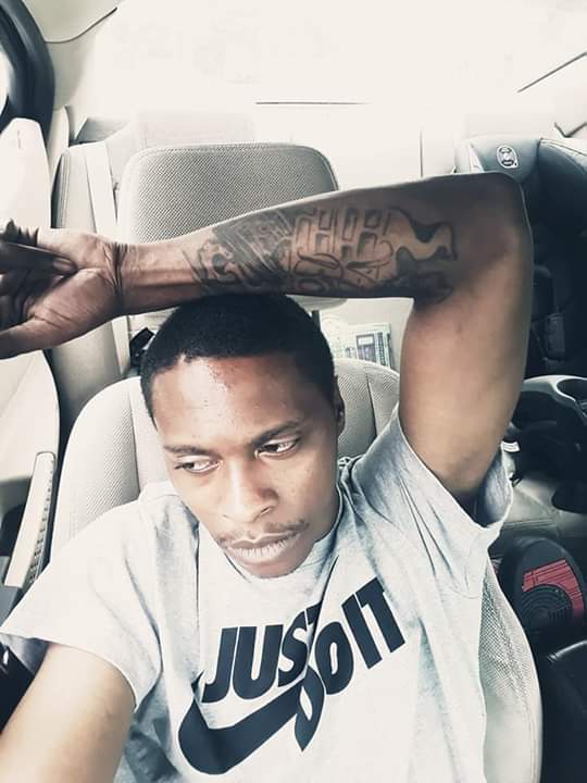YoungMuddy1's tweet photo. This rapper weed y’all niggas selling need a lil more studio time 🤦🏽‍♂️🤷🏾‍♂️ https://t.co/wXf6bbZumK