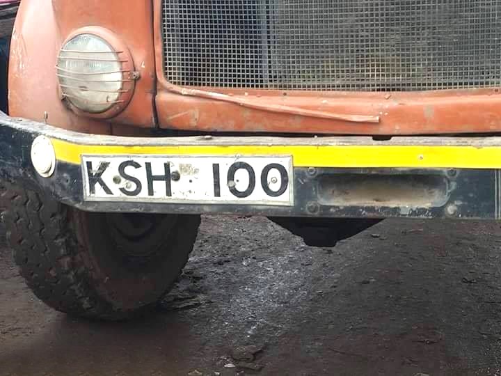 Robii420's tweet photo. Friend:  Rada ya 4:20?
Me:  Zikam mbili 👀 https://t.co/fRYdn1Azue
