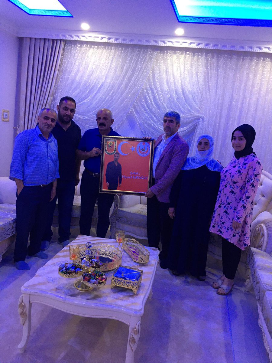 18 Ağustos 2016 Tarihinde Diyarbakır Sur İlçesinde PKK terör örgütü tarafından polis araçına düzenlenen bombalı saldırıda Şehit olan #VeyselEROĞLU’nun Ailesini ziyarete bulunduk.Tüm şehitlerimizin Mekanı Cennet Olsun Ruhları Şad Olsun.<a href="/GazilerVakfi/">TÜGŞAV</a> <a href="/midyatkaymakam/">T.C. Midyat Kaymakamlığı</a>