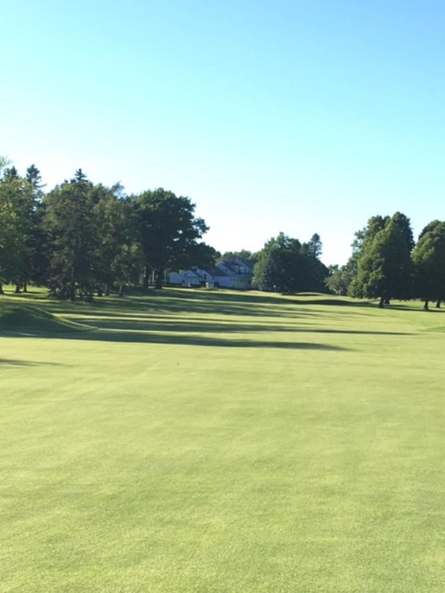 Played @CHC1922 (Cherry Hill Club) today. Maybe the best conditioned course I have ever played.  Not a divot, not a blade of grass out of place. It is immaculate.
Not getting much play either. 75percent of their members are Americans who can't get over the border right now.