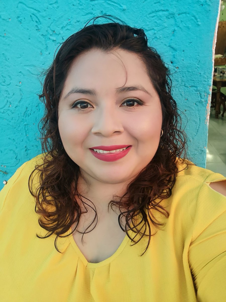 AnaLau_ara's tweet photo. Aunque todo el día estoy en casa por la cuarentena, y los ánimos hoy estaban por los suelos, no podía permitir estar de esa manera, así que hoy decidí ponerme bonita para mí. 💛 #rechula #fabulosa #ActitudPositiva #animopues https://t.co/u8HEY6UGnk