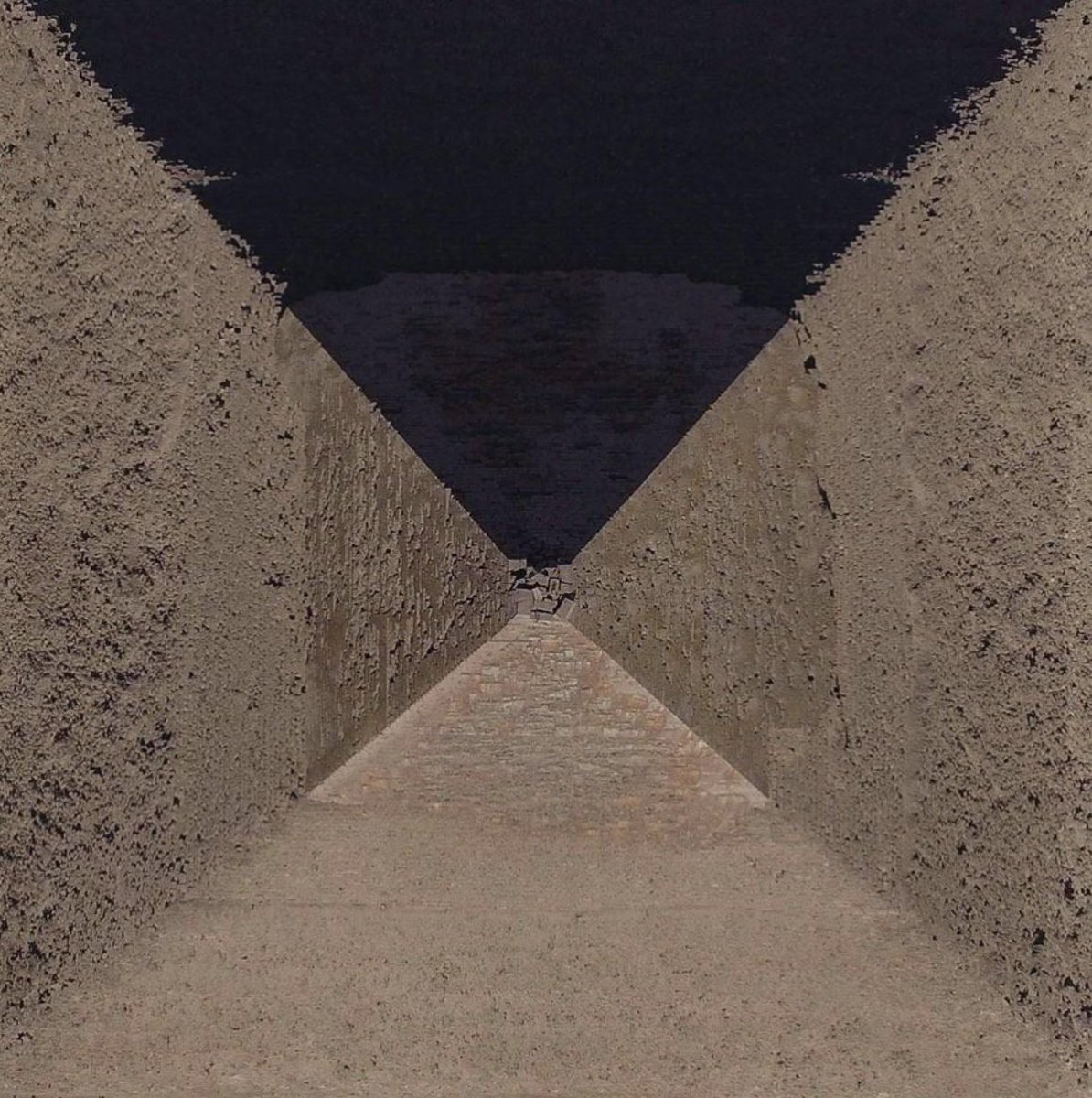 ConFactor's tweet photo. The Great Pyramid with a perfect shadow https://t.co/ZFdXjkSBrB