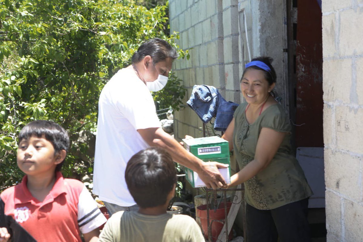 MauVila's tweet photo. Hoy ya le entregamos a Rodrigo su leche especial. Por él y por las familias yucatecas que están pasando momentos difíciles vamos a seguir trabajando. #UnidosComoUnoSolo (2/2) https://t.co/HbKHPD3dyJ