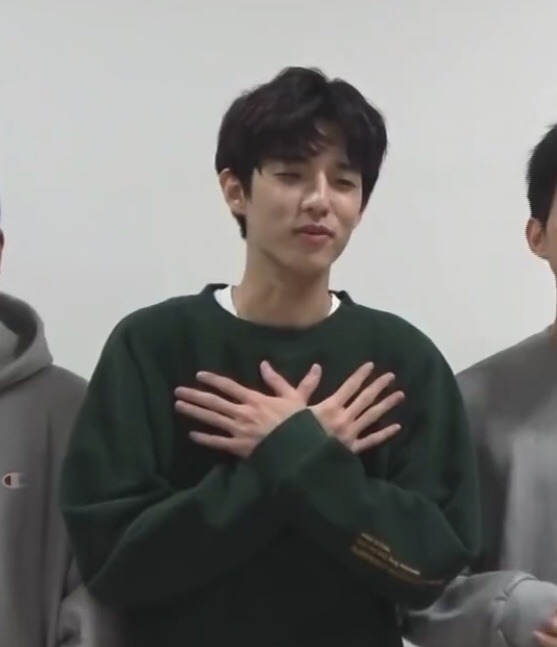 yinyang_x1001's tweet photo. Another day to remind ourselves that jae with black hair looks too cute. https://t.co/tEmYIsIdBi