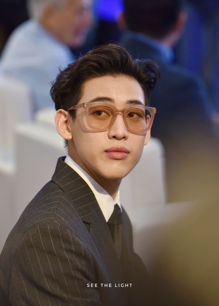 — push & pull — Bambam is a CEO with a 5 year old son. He haven’t dated anyone yet since his failed relationship with his son’s mom. He’s now moved on and ready to date.But how is he going to date if the child only wants his secretary, Yeri? bamri au.