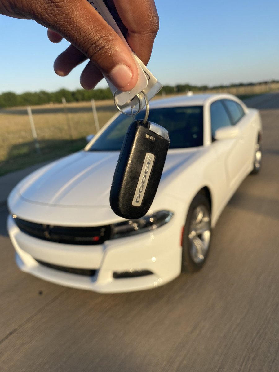 Similachoe's tweet photo. Just bought my first car, if you know me you know how big this is for me😭😭😭😭 all i can say is thank you God https://t.co/xlV9QXZMJB