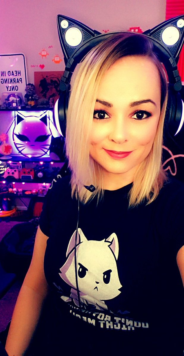 kute_kitti's tweet photo. I am LIVE!!! Let's play some #Leftfordead2 with the boyz! 
https://t.co/vCG5slvHLw 
#twitch #twitchstreamer #gaming https://t.co/hlwBvfz293