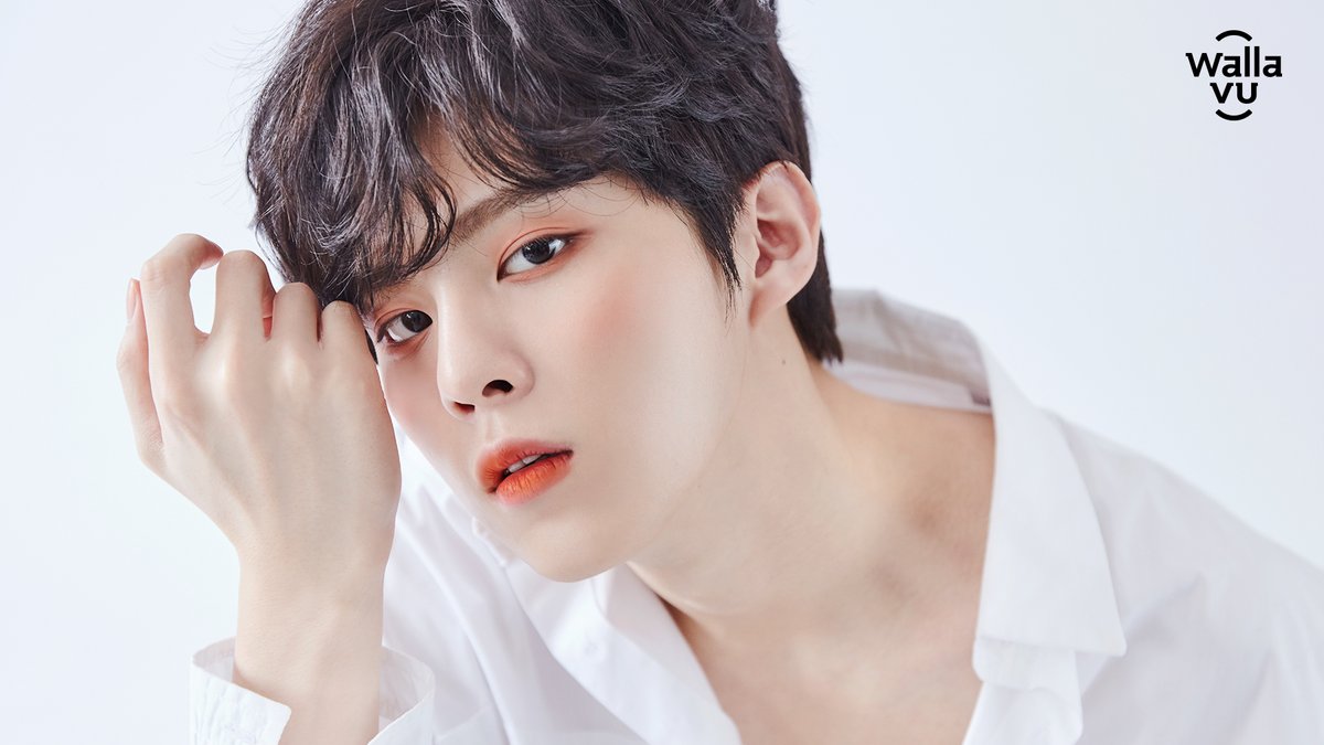 wallavuofficial's tweet photo. 둑흔둑흔 💋데이 맞이?
둑흔둑흔 여름화보 떡밥 맞이!

퓨어하고 내츄럴한 여름 메이크업
곧 싸들고 옵니닷ㅎ
 
암튼! 오늘은 💋데이니까
러블리 우석핑크
로맨틱 우석코랄 
도발적 우석레드

💋데이 쇼핑도 #왈라뷰

#6월에도왈라뷰쏘머치 #듣도보도못한뷰티 #김우석 #KIMWOOSEOK #키스데이 #wallavu https://t.co/PNlMKLRnF4