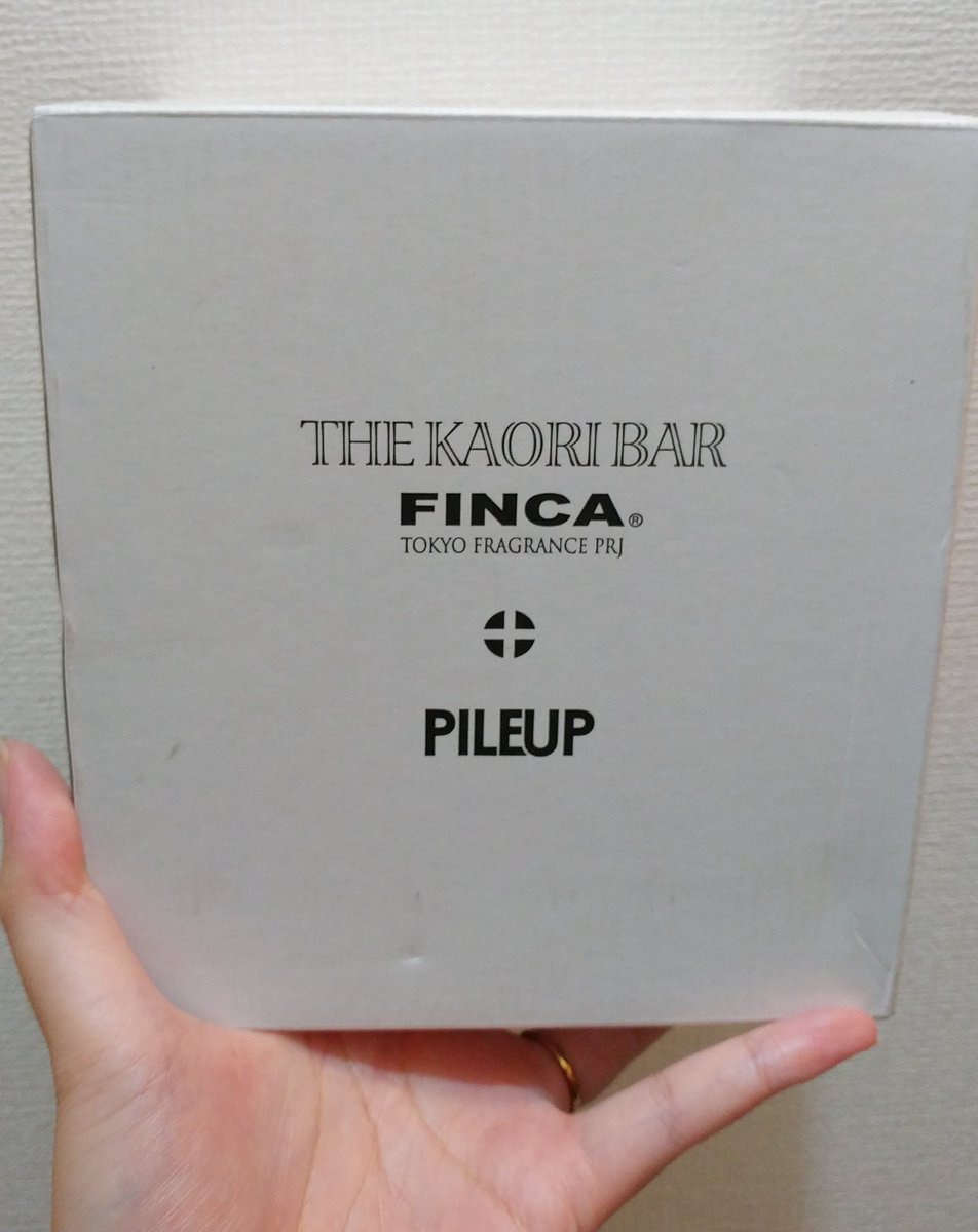 sofia_hex07's tweet image. ｲﾔｰｰｰｰｯｯちょっ
あくまで私のヒカセンとエメはもはや夢なので半ば創作として香水作って頂いたんですけどマジヤバかったんでいいですか 個人の主観かなり強めなんでよろしくお願いします

まず左がエメ、右がヒカセンの香水なんですけどエメの方パッケージからして当時のアーモロート！！！！