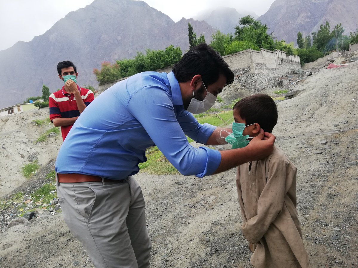 Muhamma45921945's tweet photo. We have come out to protect humanity in times of chaos
#volunteer_force_pakistan❤️
#stay_home
#safe_life https://t.co/kWrpxVhKeC