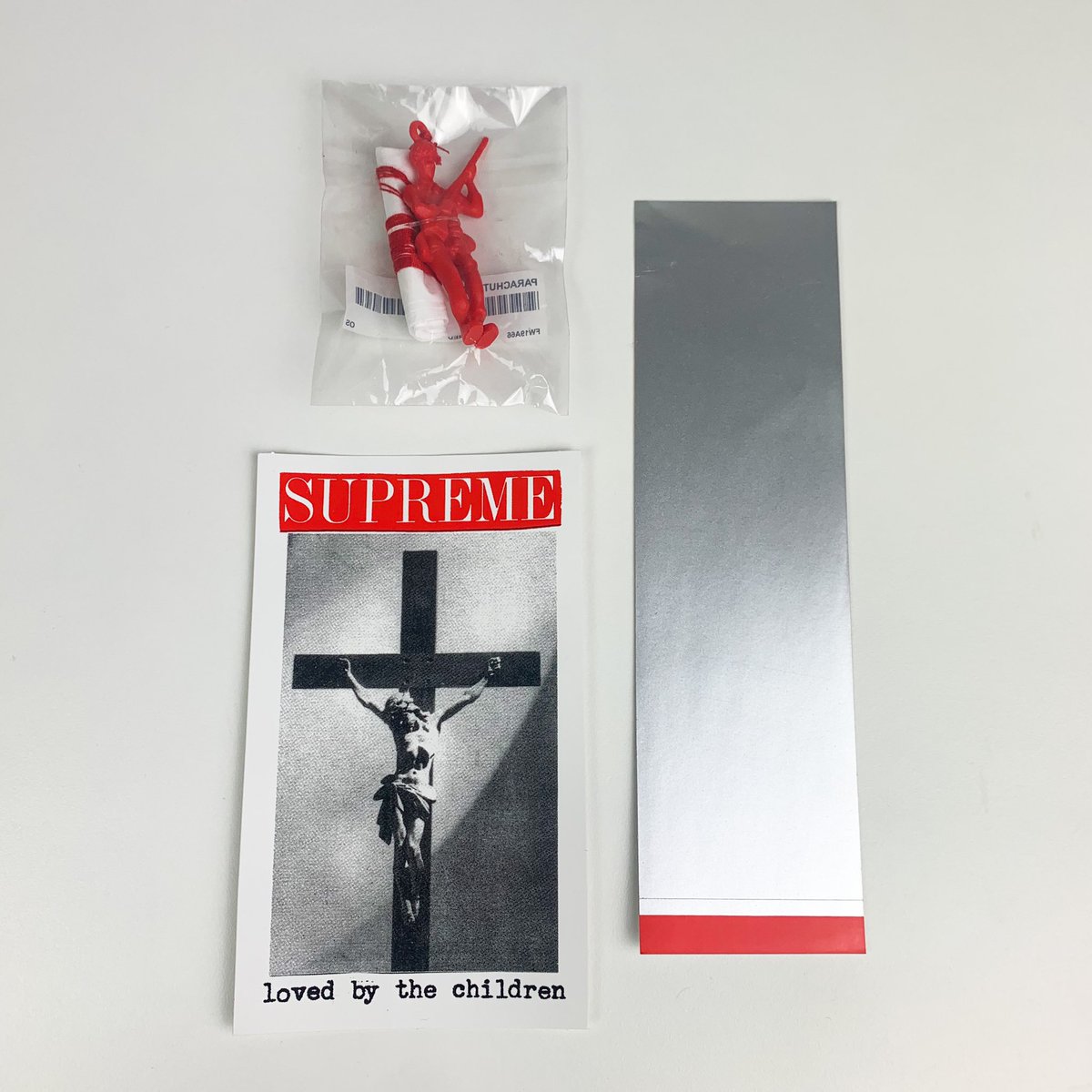 🔥 Giveaway (24 horas)!🔥 

Para poderes ganhar um parachute toy e 2 stickers (Scratched box logo e loved by the children) só tens de :
- Seguir <a href="/dripnotify/">DripNotify</a> ⚡️;
- Dar retweet neste post;
- Identificar 3 amigos nos comentários;

O sorteio acaba amanhã à meia-noite.