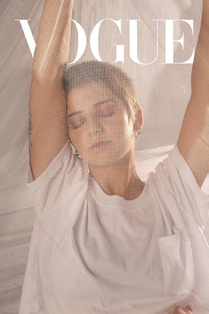 evinha000's tweet photo. deu bué trabalho, mas tentei
#VogueChallenge https://t.co/AsNdUT0D7R