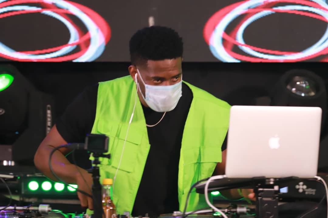 muwanguzif1's tweet photo. @djSlickStuart otulina boi wano ku #NBSSNL paka kesho, hakuna kulala. #NBSSNL 🔥🔥🔥🔥🔥🔥🔥🔥🔥🔥🔥🔥🔥🔥🔥 https://t.co/RLMSgjwHC2