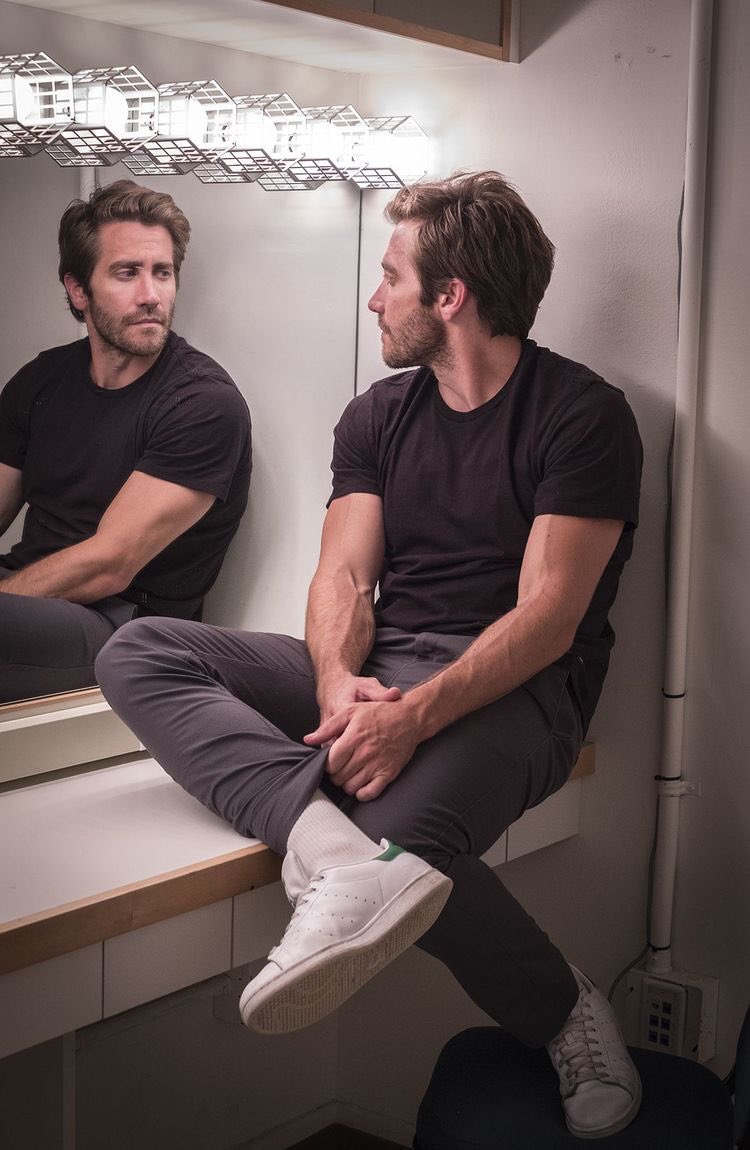iru01_'s tweet photo. قائمة بالوسيمين اللي يمتلكوا كاريزما عالية 
نبدأ بـ Jake Gyllenhaal😔 https://t.co/Jj2yMdrm2Z