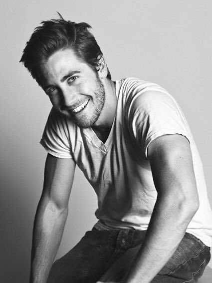 iru01_'s tweet photo. قائمة بالوسيمين اللي يمتلكوا كاريزما عالية 
نبدأ بـ Jake Gyllenhaal😔 https://t.co/Jj2yMdrm2Z