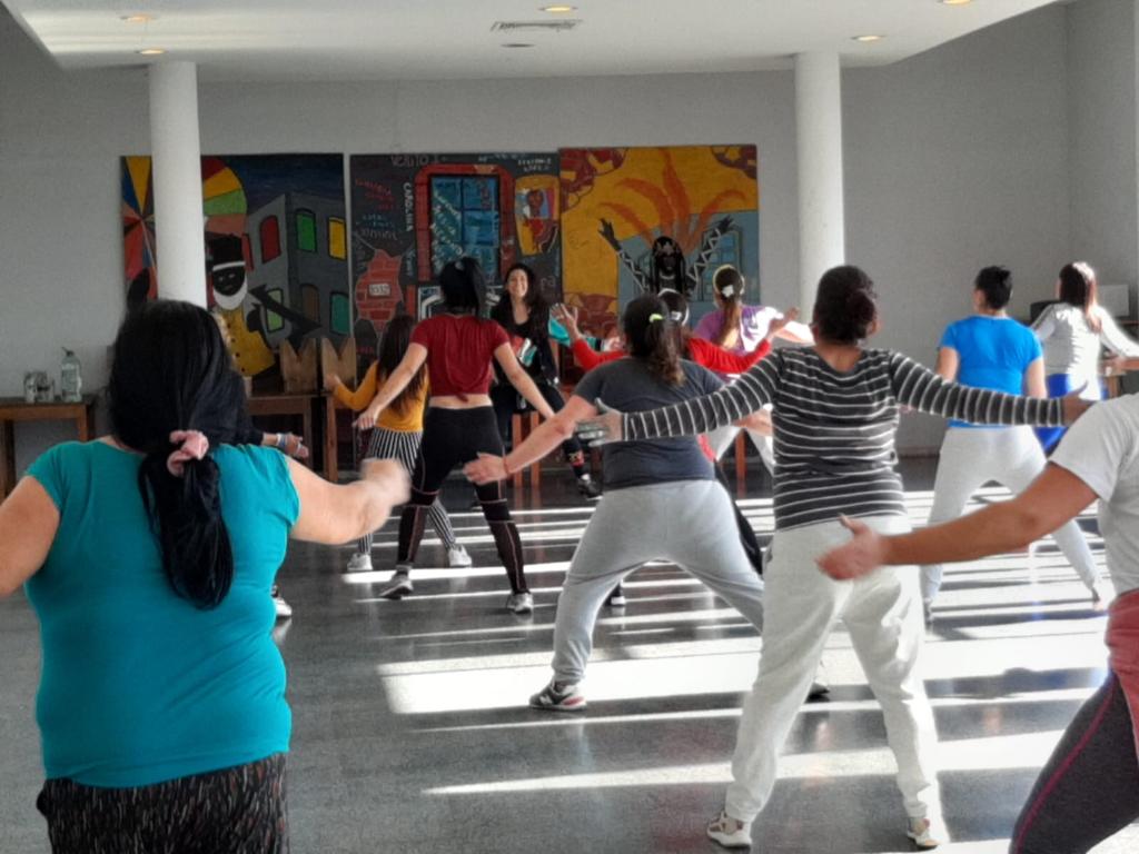 Minterioruy's tweet photo. Mujeres privadas de libertad de la Unidad Nº5 participaron de clases de zumba como forma de fomentar las actividades recreativas y la buena convivencia.

#INR https://t.co/TyM2i9RUW7